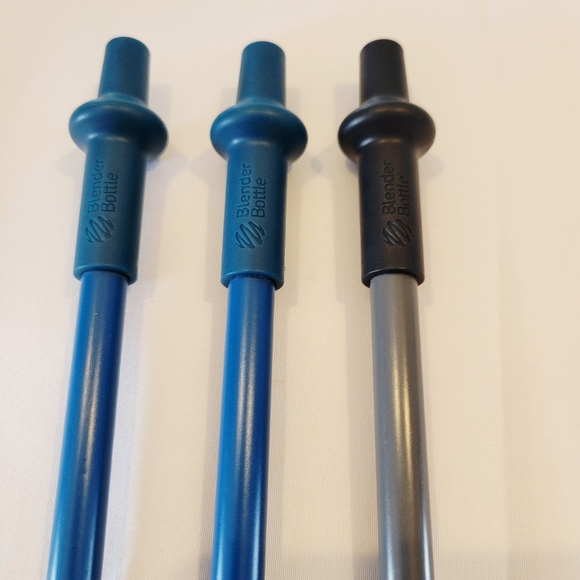 BlenderBottle Classic V2 Shaker Bottle Set With Straws | 28oz.| Plum and Teal - Picture 9 of 10